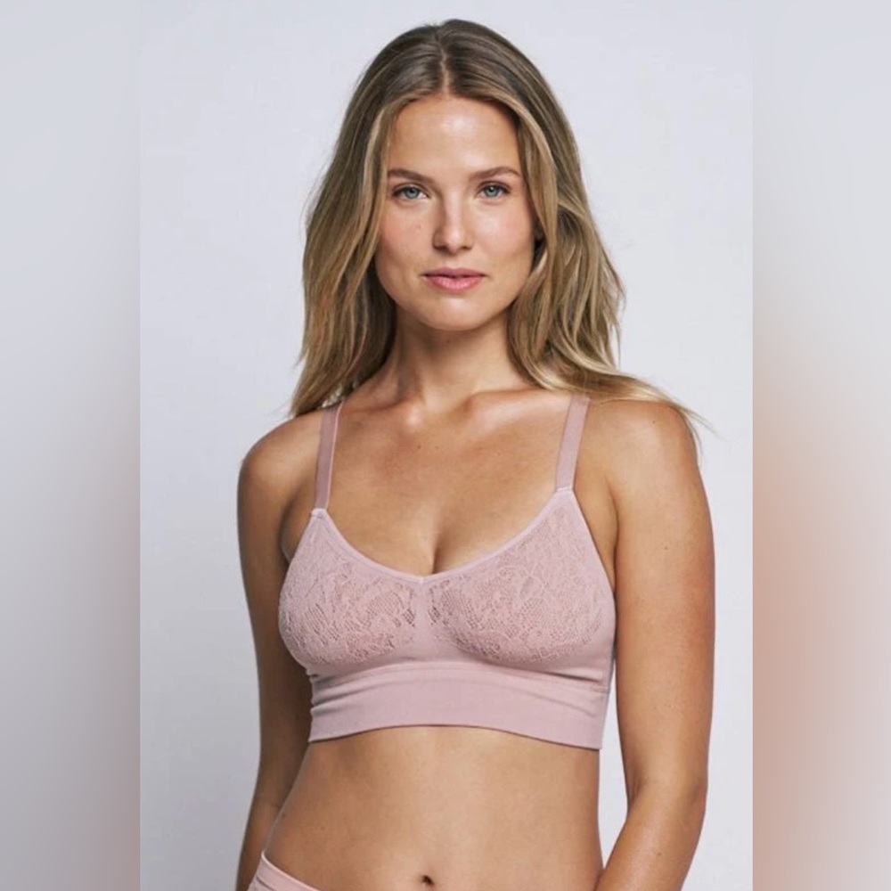 Set of 2 Lace Wireless bras - Black and vintage rose color